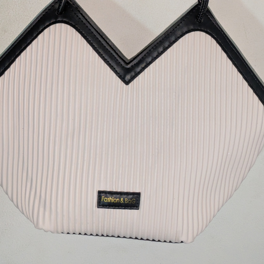 Black and Cream Women's Handbag - Picture 4 of 13